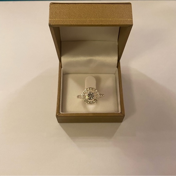 Vintage Avon Sterling Silver Solitaire Ring - Picture 6 of 7